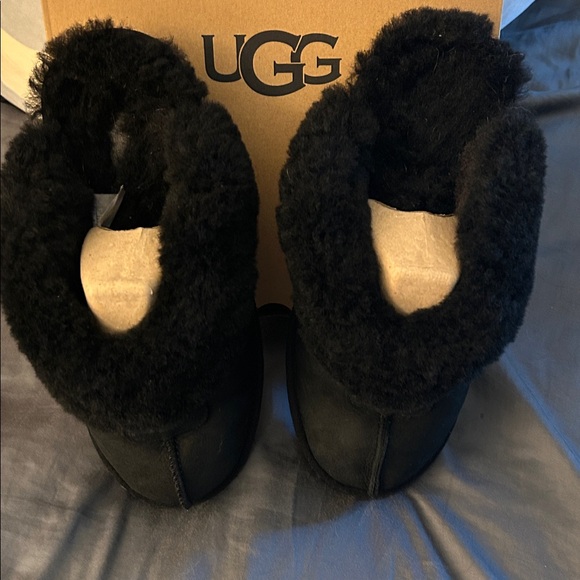 UGGS SIZE 9 Black USED‼️ read description and look at photos carefully‼️ - Picture 3 of 16